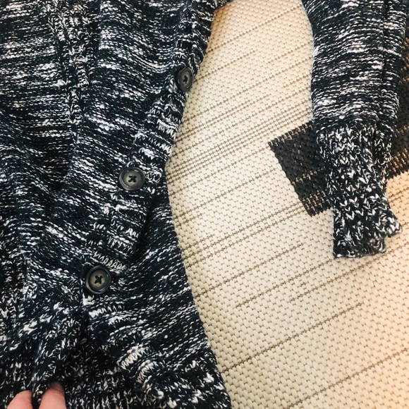 KNOX ROSE SWEATER - Picture 2 of 3